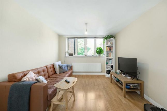 Thumbnail Flat to rent in Foxley Square, London