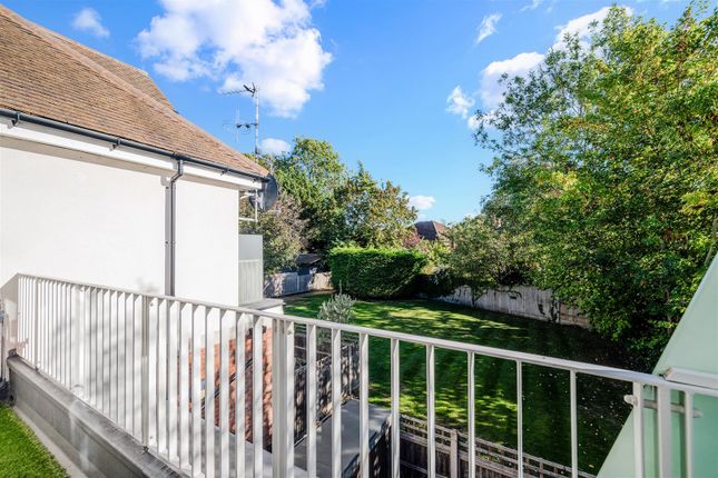 Flat 4, 40, Fir Tree Road, Banstead photo 3