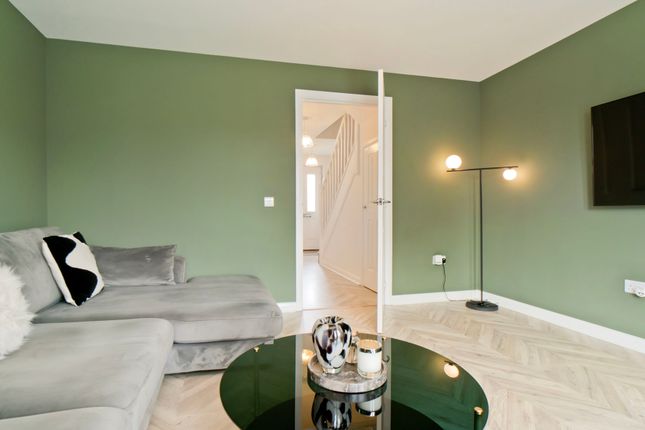18, Reeforts Avenue, Bilston photo 4