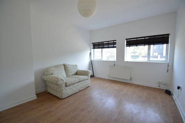 Flat 2, 12, Brighton Road, Surrey photo 4