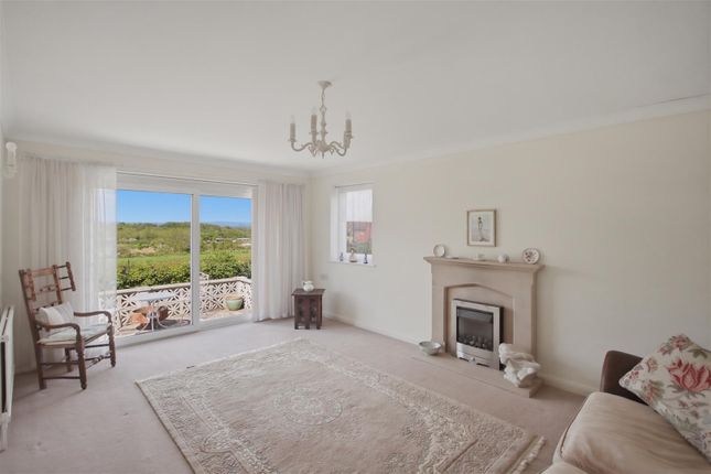 7, Wheathill Close, Chesterfield photo 2