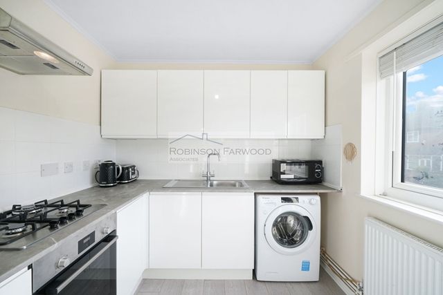 Flat to rent in Chadwick Close, London