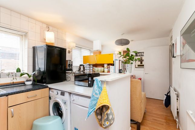 7, Phoenix Close, Hackney photo 5