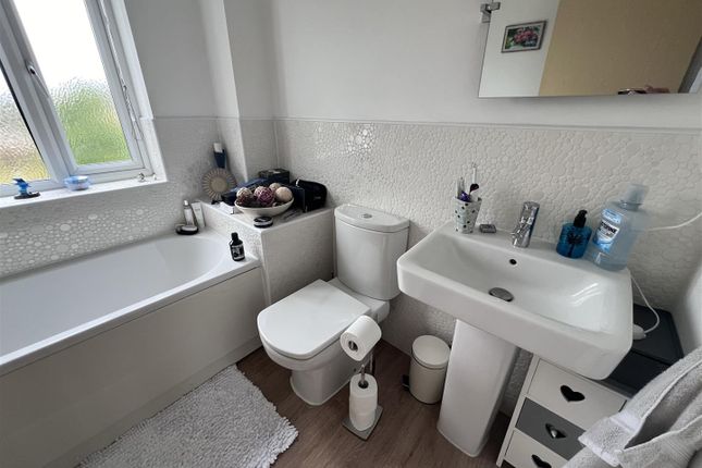 82, Albert Crescent, Peterborough photo 5