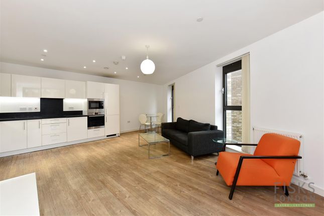 Kingfisher Heights, Flat 48, 2 Bramwell Way, Royal Docks photo 4