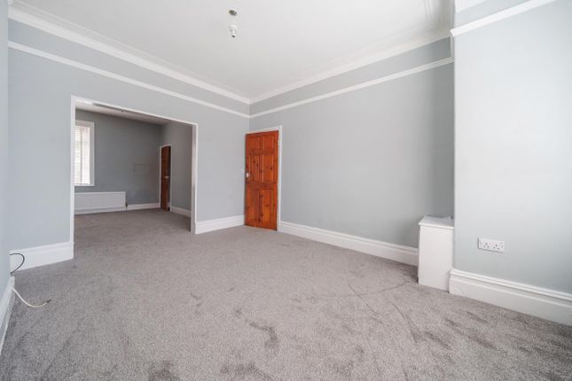 52, Tootal Drive, Salford photo 3