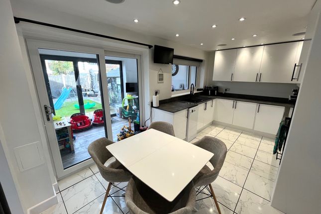21, Gainsborough Drive, Bedworth photo 2