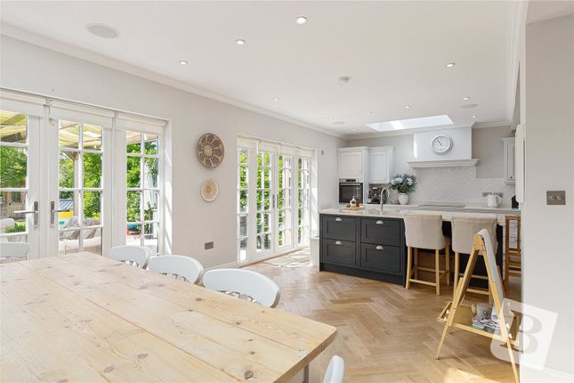 64, Springfield Gardens, Upminster photo 4