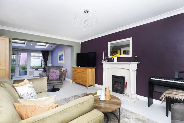 9, Lytham Way, Huddersfield photo 3