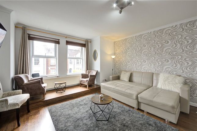Flat B, 177, Replingham Road, London photo 2