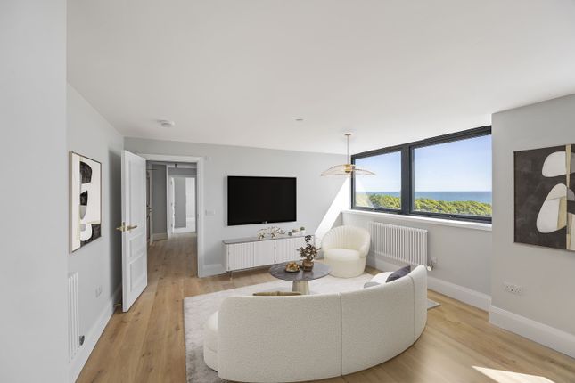 Standard 2 Bed, The Cliffs, Greenways, Brighton photo 5