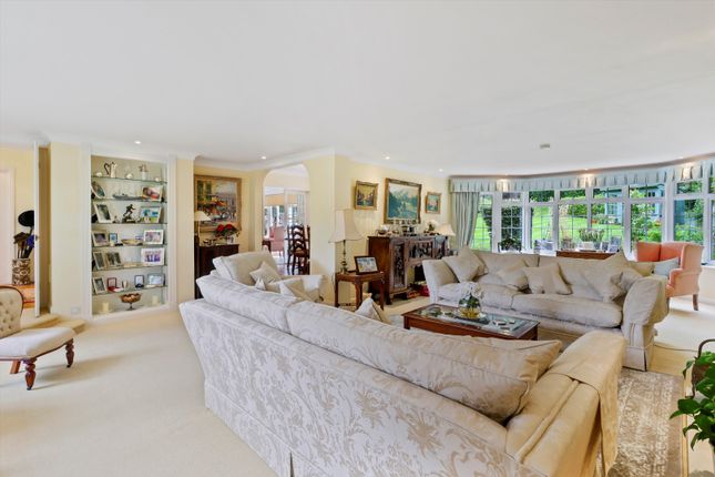 17, Park Close, Esher photo 4