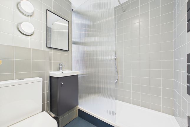Flat 14, Priory House 12, Rampayne Street, LONDON photo 4