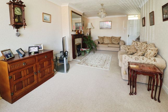 37, Bradbury Avenue, Lincoln photo 2