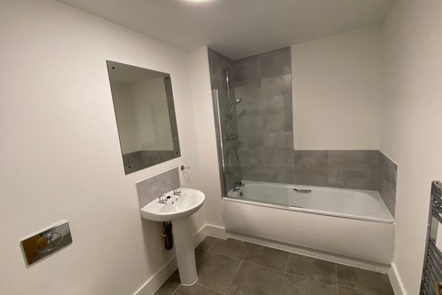 Flat to rent in Adelphi Street, Salford