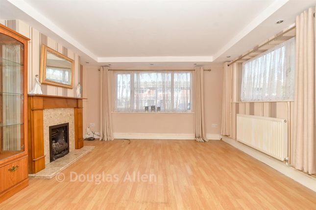 54, Charlotte Avenue, Wickford photo 2