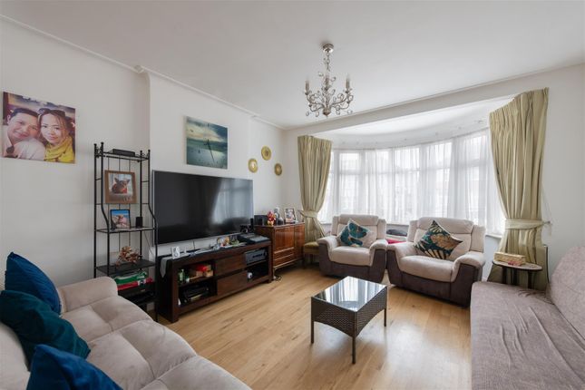 23, Chase Way, London photo 4