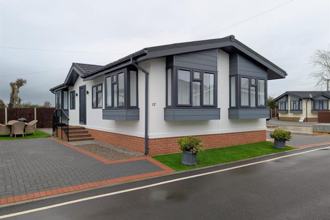 2-bed caravan on 17 Fieldview Park, Gloucester, £205,000