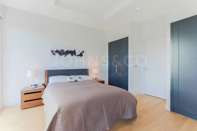 Flat 304 Globe House 34, Botanic Square, London photo 4