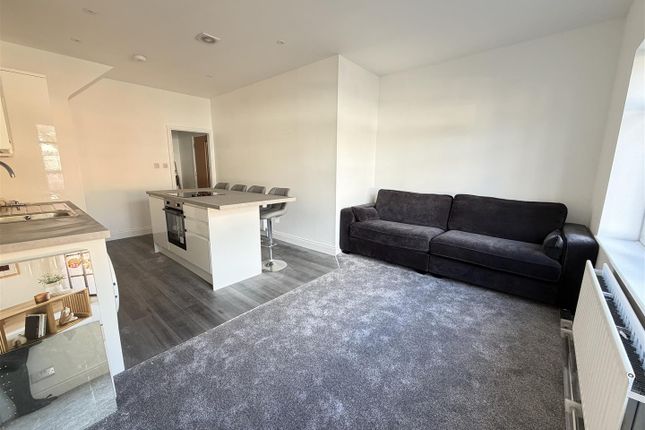 Flat 1, 42B, Banstead Road, Carshalton photo 3
