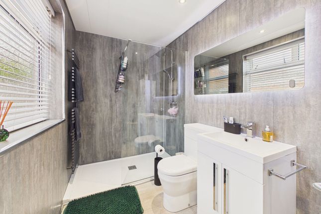 28 Ivanhoe View, Gateshead photo 4