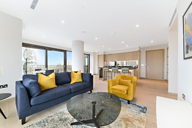 Flat to rent in Legacy Building, Embassy Gardens, London