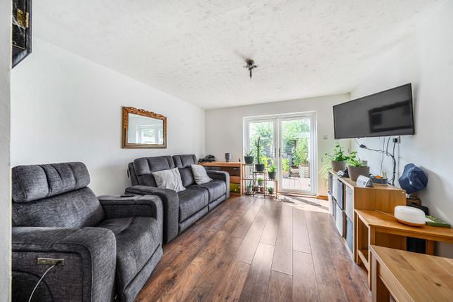5, Vanbrugh Drive, Dunstable photo 2