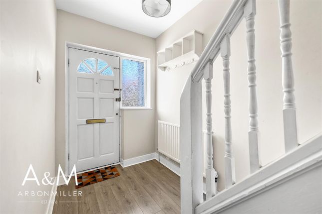32, Shirley Gardens, Hornchurch photo 4