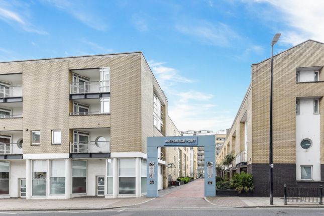 Thumbnail Flat for sale in Anchorage Point, Canary Wharf