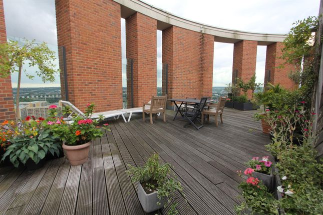Flat for sale in Candle House, Wharf Approach, Leeds