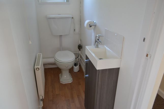 12A, Grove Avenue, Yeovil photo 4