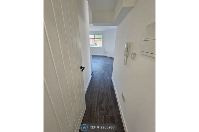 Church St, Flat, Leigh photo 4