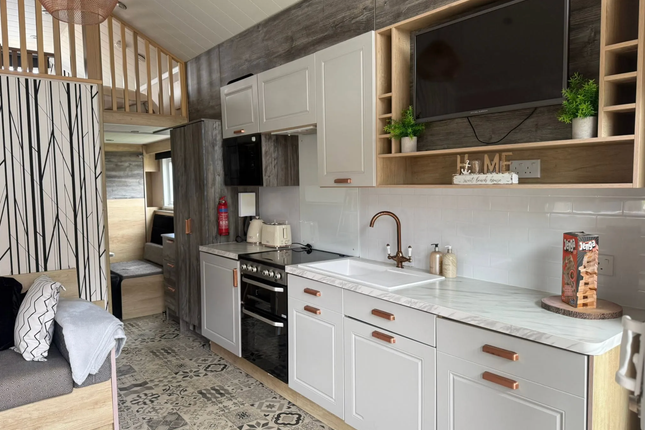 2-bed caravan on 7, Springfield Holiday Park, Tedburn Road, Exeter, £39,995