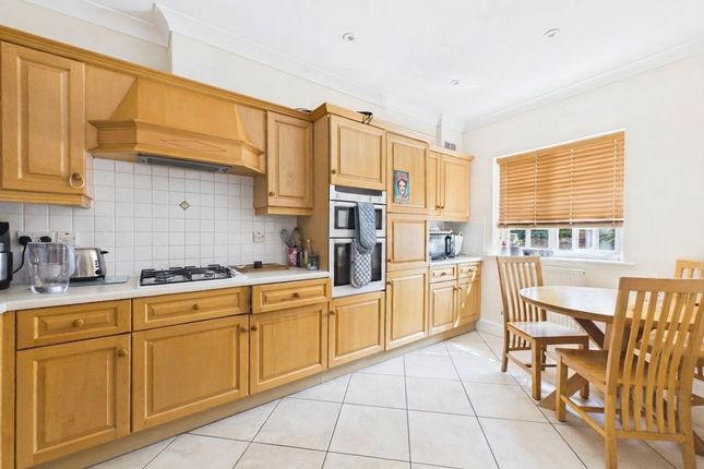 3 Malthouse Way, Marlow photo 3