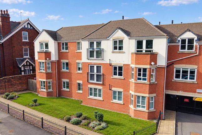 2-bed flat on Terreno Court Apartments,, Stourbridge, £170,000