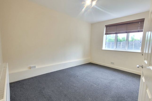 25 Worcester Court, Danes Gate, Harrow photo 5