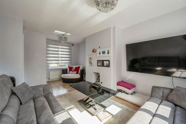 13, Wolsey Avenue, Doncaster photo 4