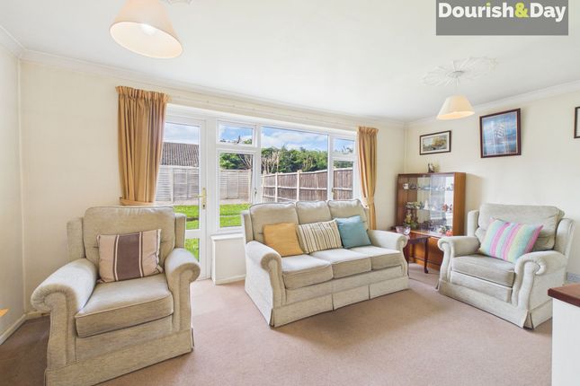 10 Beverley Drive, Stafford photo 2