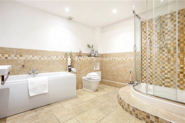 Flat 2, 19-20, Dufferin Street, London photo 4