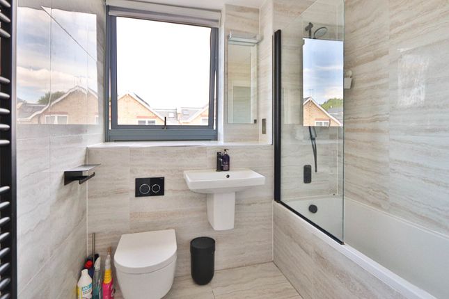 Flat 24 Harrier House, Kingston Upon Thames photo 3