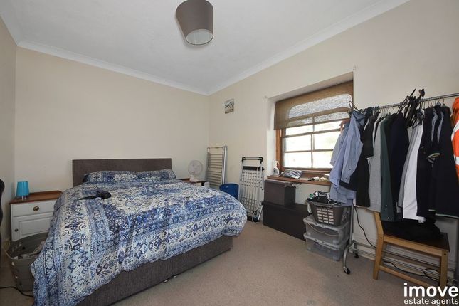 57a Rock Road, Torquay photo 4