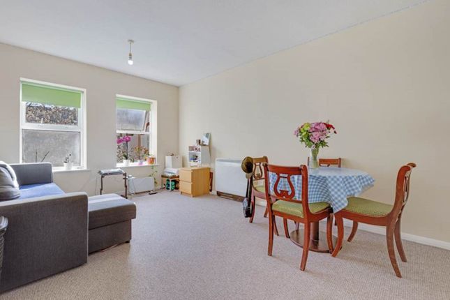 106, Aaron Hill Road, London photo 2