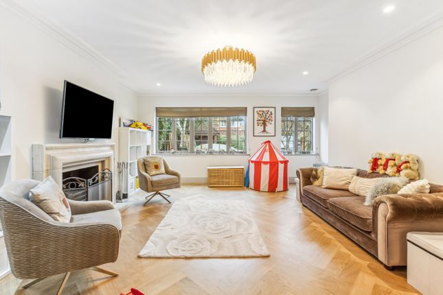 Detached house to rent in Milnthorpe Road, Chiswick