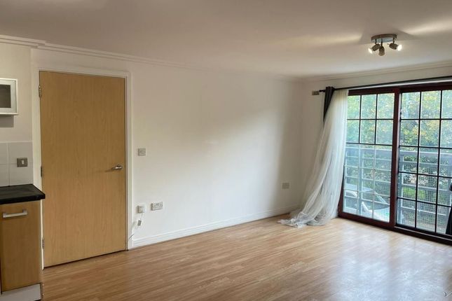 Flat 7, Hewetts Quay, Barking photo 5