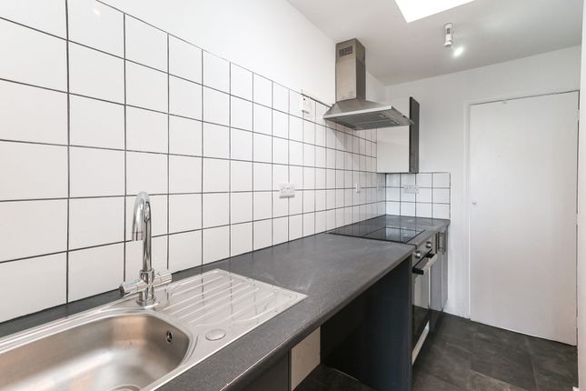 Flat 1, 4 Golf Terrace, Newquay photo 4