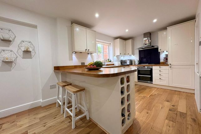 14, Nightingale Close, Northamptonshire photo 2