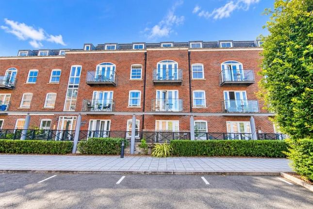 Studio flat on 4 The Salthouse Apartments, Salt Meat Lane, Gosport, £80,000