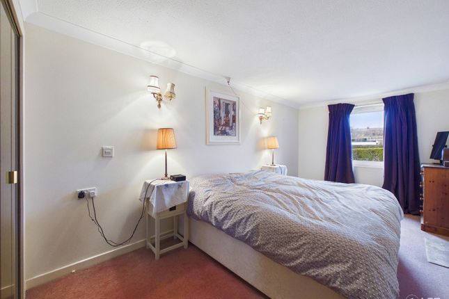 Queens Court, Blackhall, Edinburgh, EH4 2BY, Edinburgh photo 3