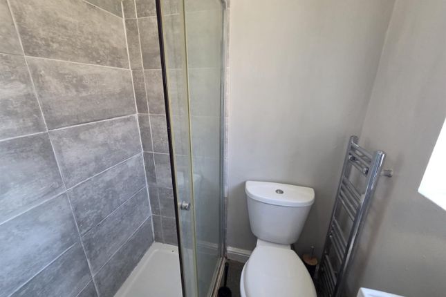 Room 3, 2, Brook Street, Kidderminster photo 3
