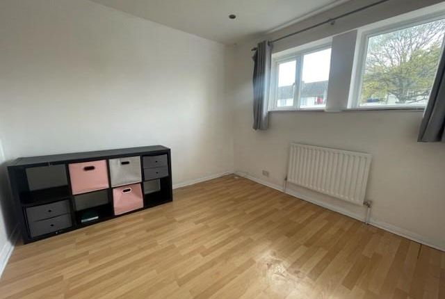 Terraced house to rent in Slough, Berkshire